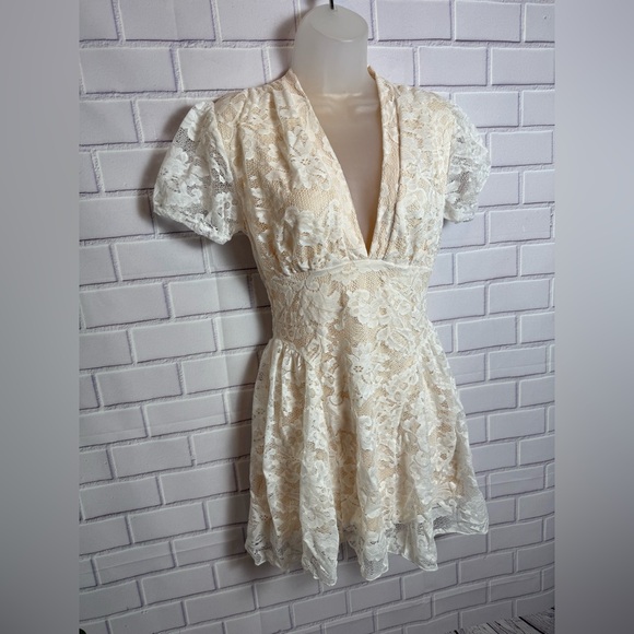 SHEIN Cream Lace Mini Dress Size M Deep V Neck Romantic Boho Party Bridal - Picture 12 of 14